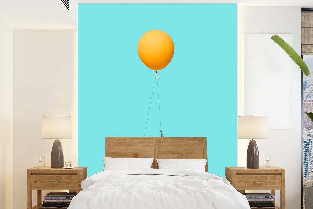 MuchoWow Fototapete für Wohnzimmer oder Schlafzimmer Wandtapete Vinyl Motivtapete Windhund auf einem gelben Ballon - 165x220 cm - Wanddekorationen