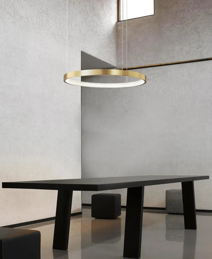Lustre LED 60cm Anneau Laiton Doré : Eclairage Puissant et Design