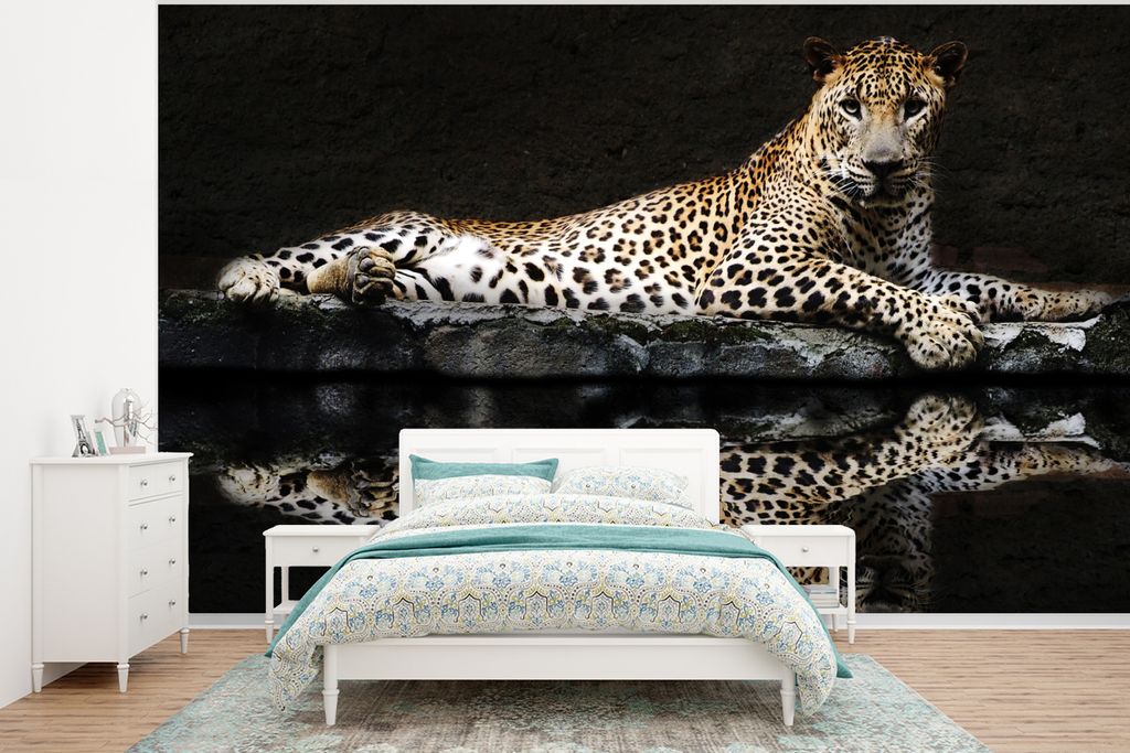 MuchoWow Fototapete für Wohnzimmer oder Schlafzimmer Wandtapete Vinyl Motivtapete Leopard - Wasser - Wald - 400x300 cm - Papiertapeten