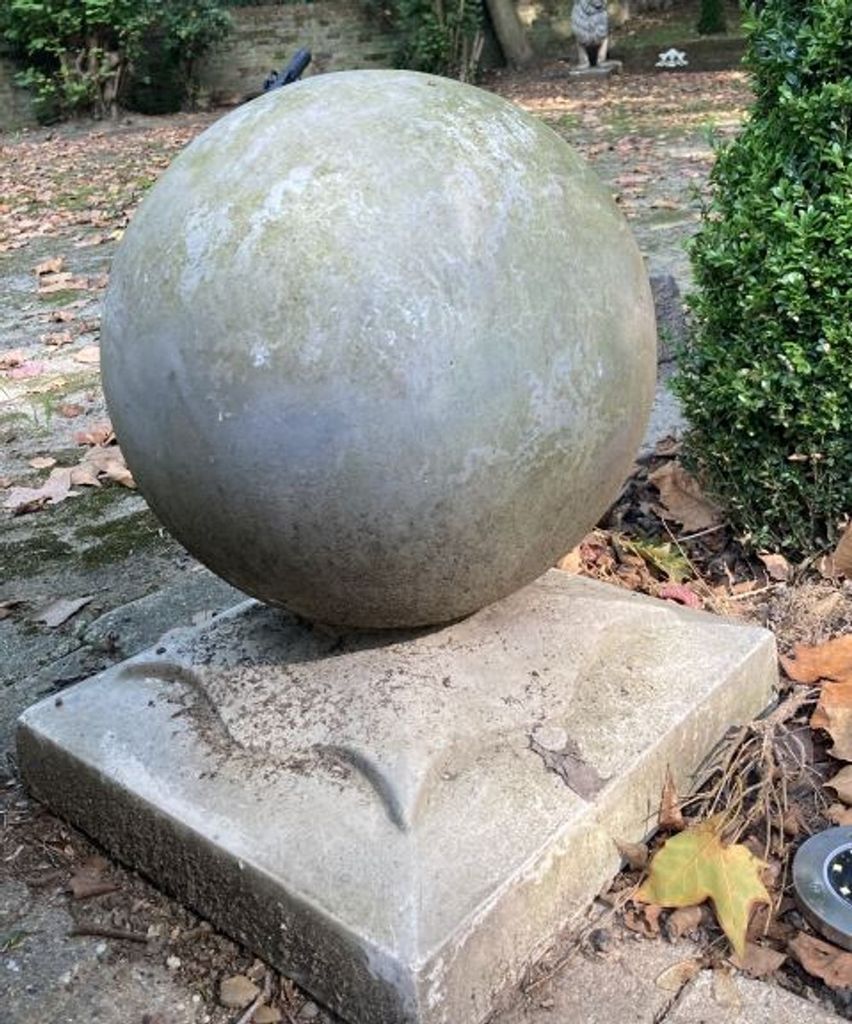Casa Padrino Kanonenkugel auf Ständer Antik Grau - Schwere Ausführung - Garten Dekoration