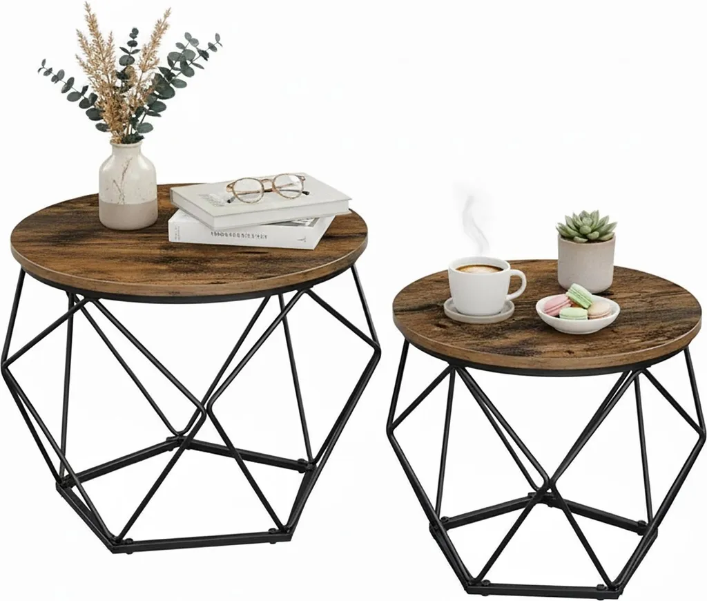 Gagnez de la place avec ces 2 tables d'appoint en osier à plateaux mobiles