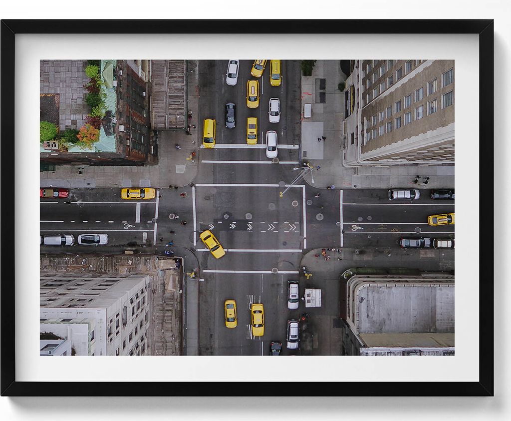 Manhattan 5th Avenue New York– Wandbild mit Rahmen – Gerahmtes Bild – Wanddekoration – 80x60 cm – Schwarz Rahmen