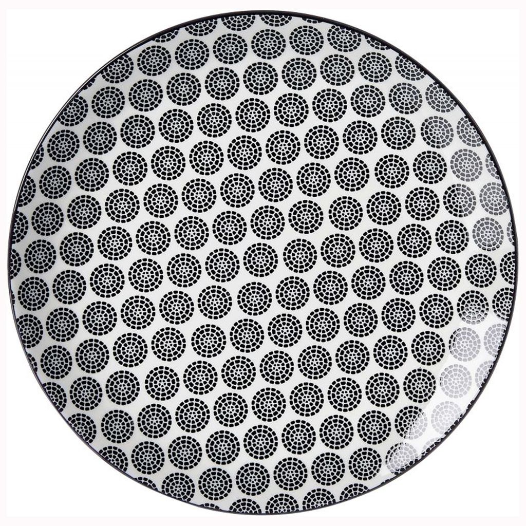 A single plate with a black and white circular pattern.