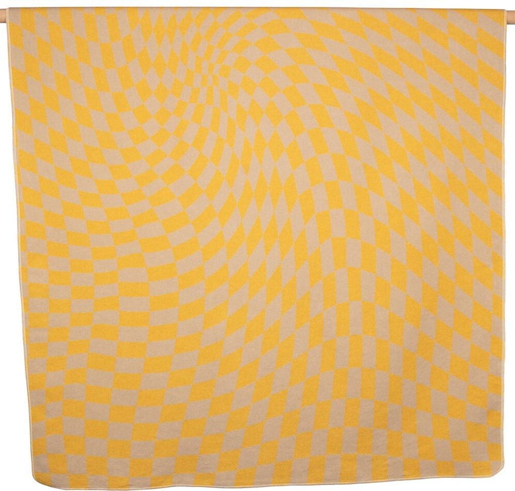 David Fussenegger Wohndecke Silvretta 'verzerrtes Schachbrett' 140 x 200 cm Senf - Gelb