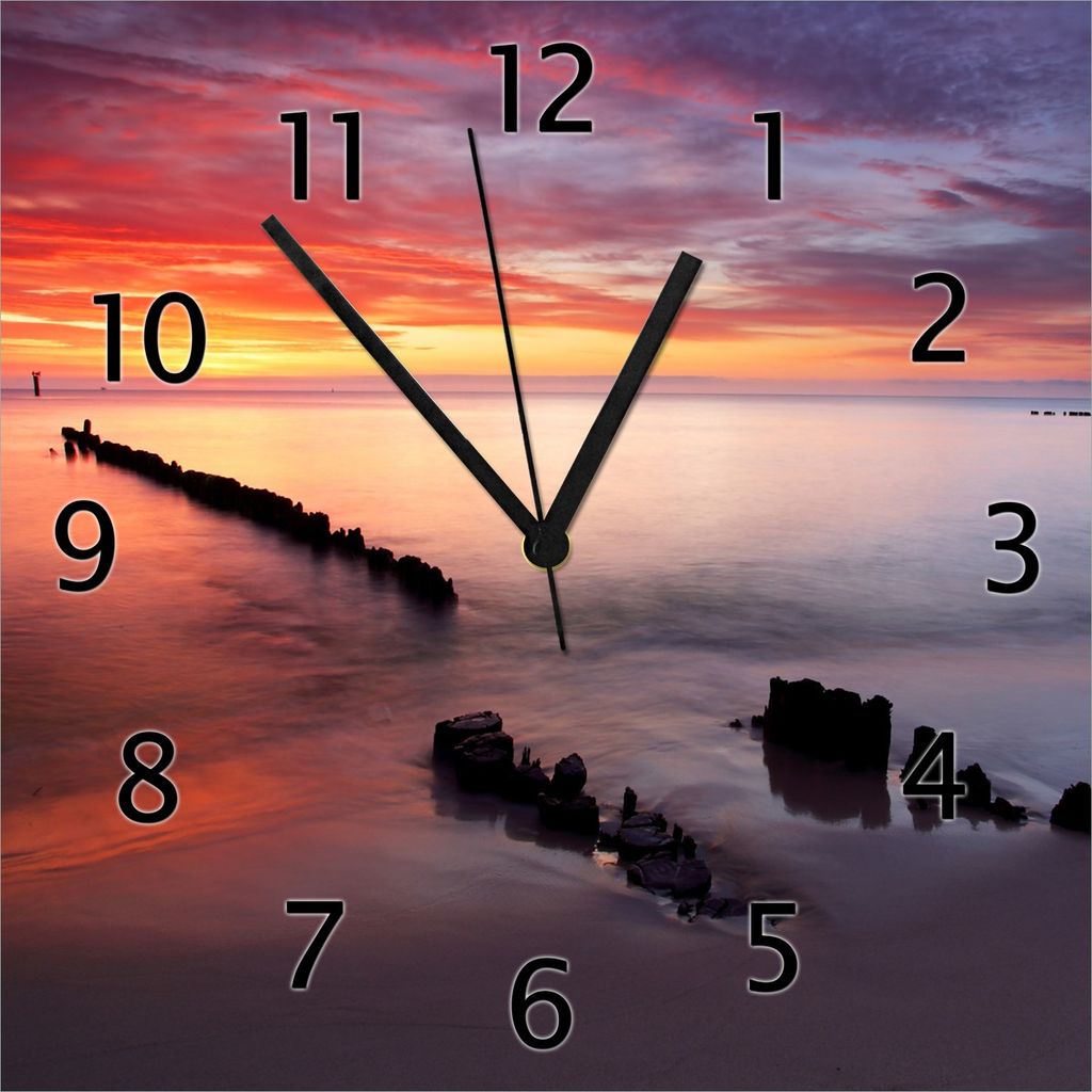 Wallario Design Wanduhr Sandstrand im Sonnenuntergang - Roter Himmel aus Echtglas, Größe 30 x 30 cm