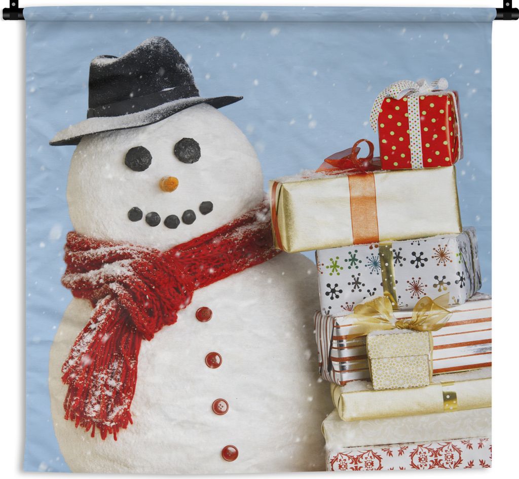 MuchoWow Wandteppich Wandbehang Ein Schneemann mit Weihnachtsgeschenken 120x120 cm Tapisserie Dekoration Wandtuch - Modern - Baumwollgewebe