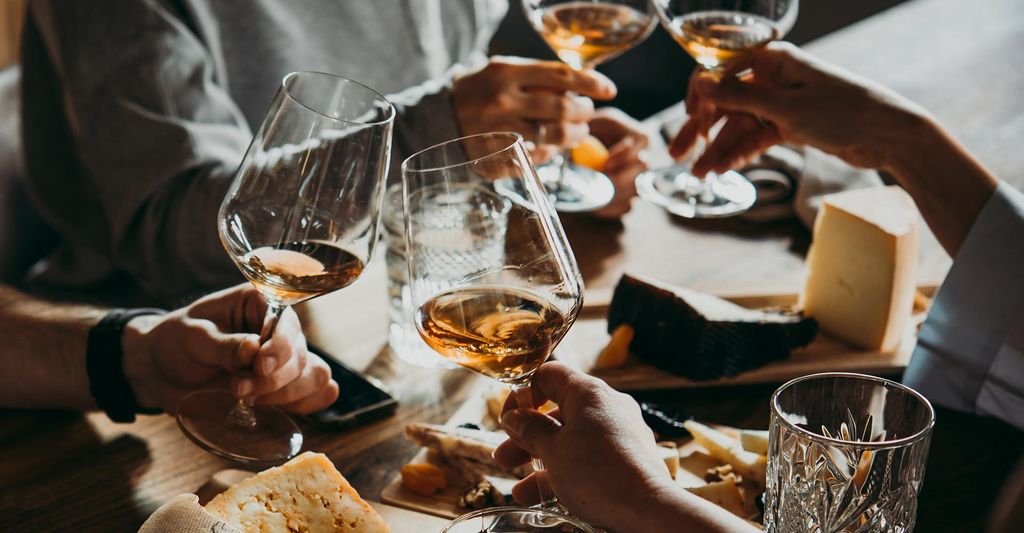 mydays Wein & Käse Tasting in Düsseldorf; Erlebnis verschenken oder selbst erleben; Gutschein für 1 Person(en)