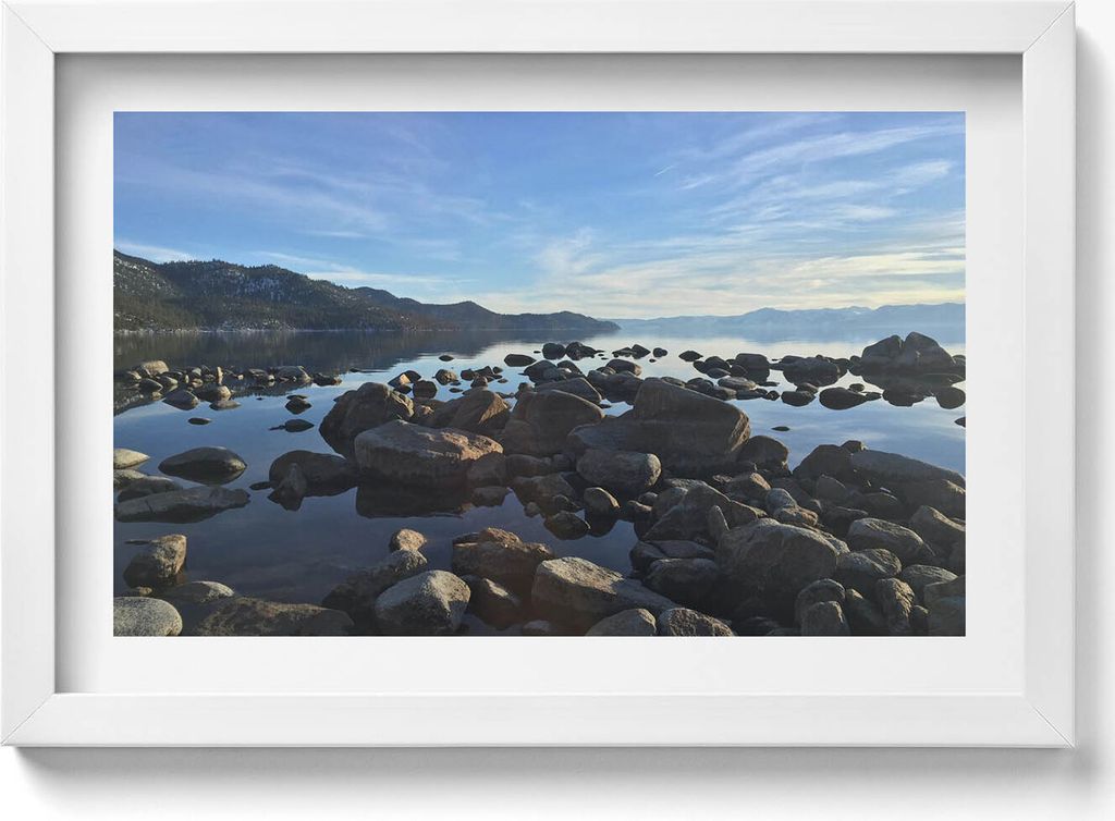 Steine unter einem bedeckten Himmel– Wandbild mit Rahmen – Gerahmtes Bild – Wanddekoration – 30x20 cm – Weiß Rahmen