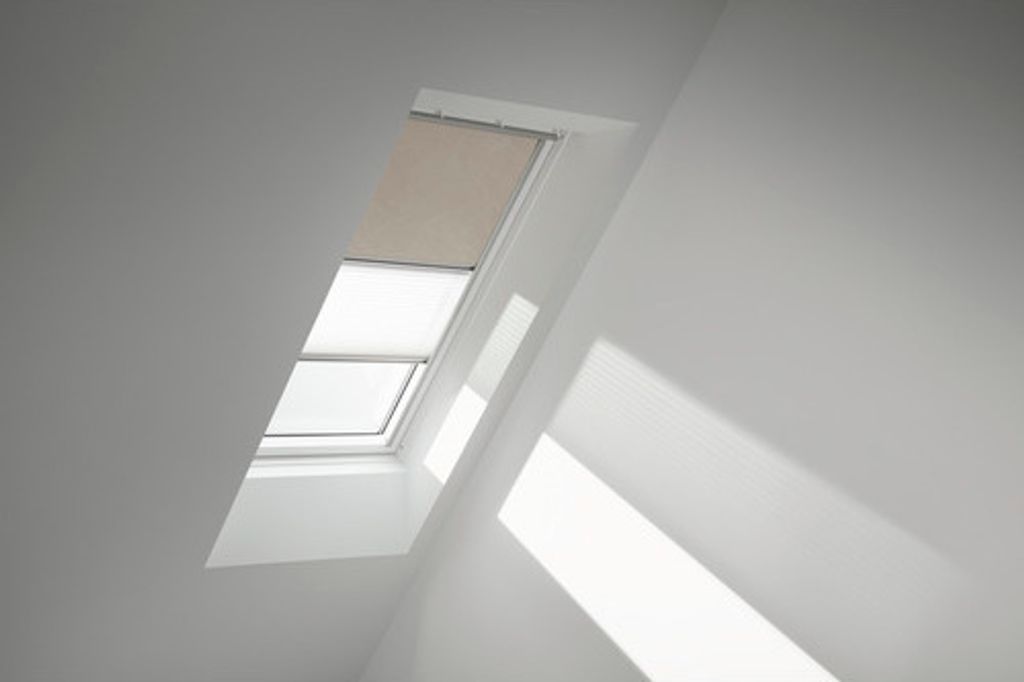 VELUX Vorteils-Set Verdunkelungsrollo sandbeige gepunktet und Faltstore Plissee weiß manuell Rahmen weiß DFD CK04 4579SW