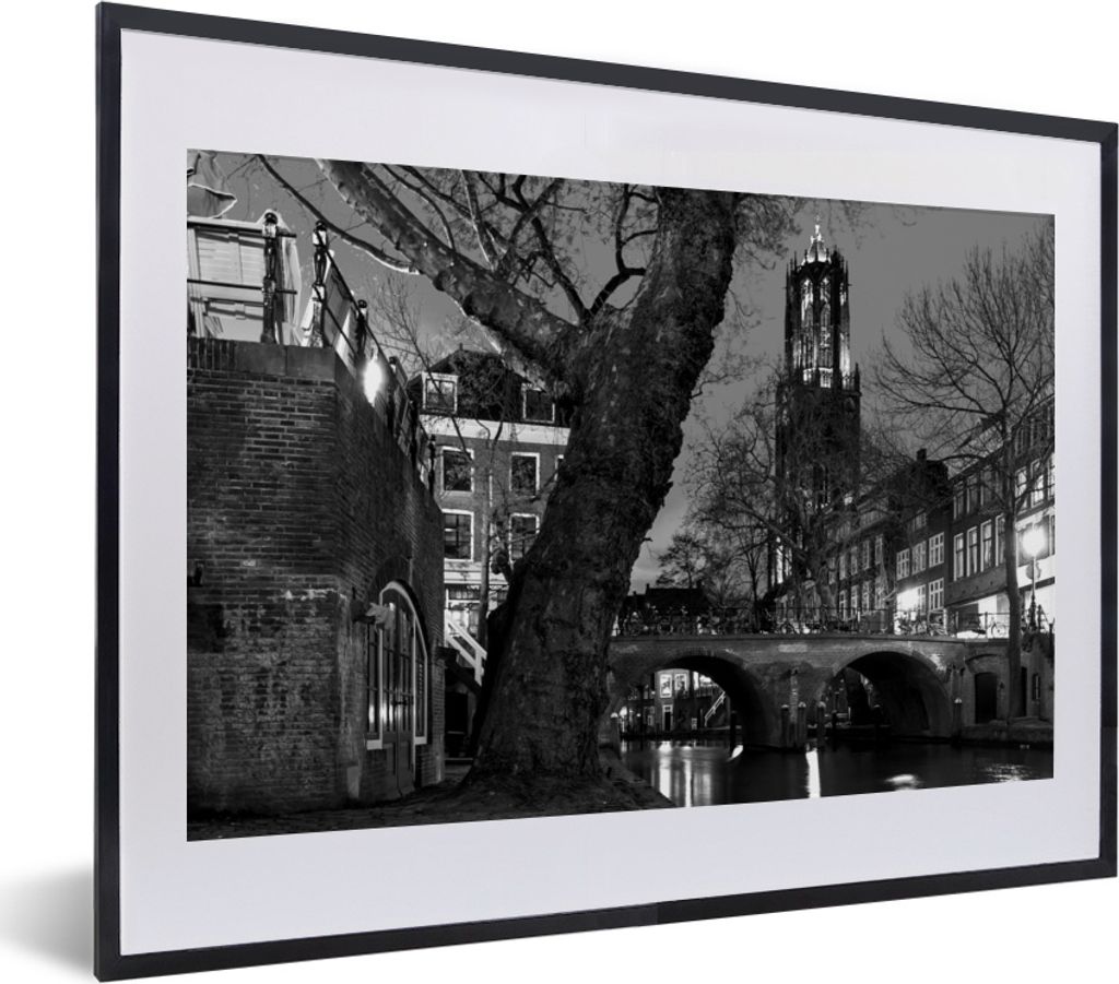 MuchoWow MuchoWow Gerahmtes Poster Klarer Abend in der niederländischen Stadt Utrecht - schwarz und weiß 40x30 cm - Poster mit zchwarzem Bild...