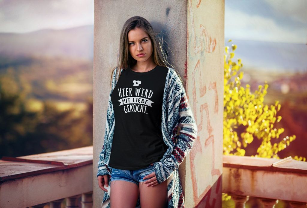 Damen T-Shirt Spruch "Hier wird mit Liebe gekocht" Motiv Kochshirt Frauen Fun-Shirt lustig Moonworks schwarz L