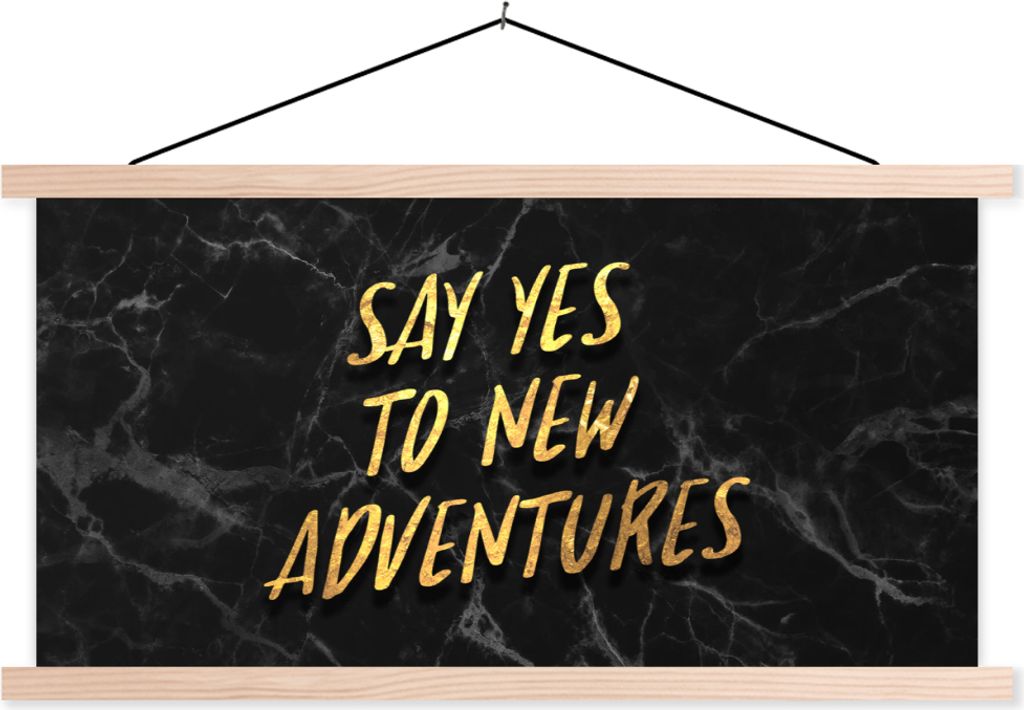 MuchoWow Textilposter Zitate - Abenteuer - Schwarz - Gold 60x30 cm mit holzfarbenen Rahmen - Dekoration