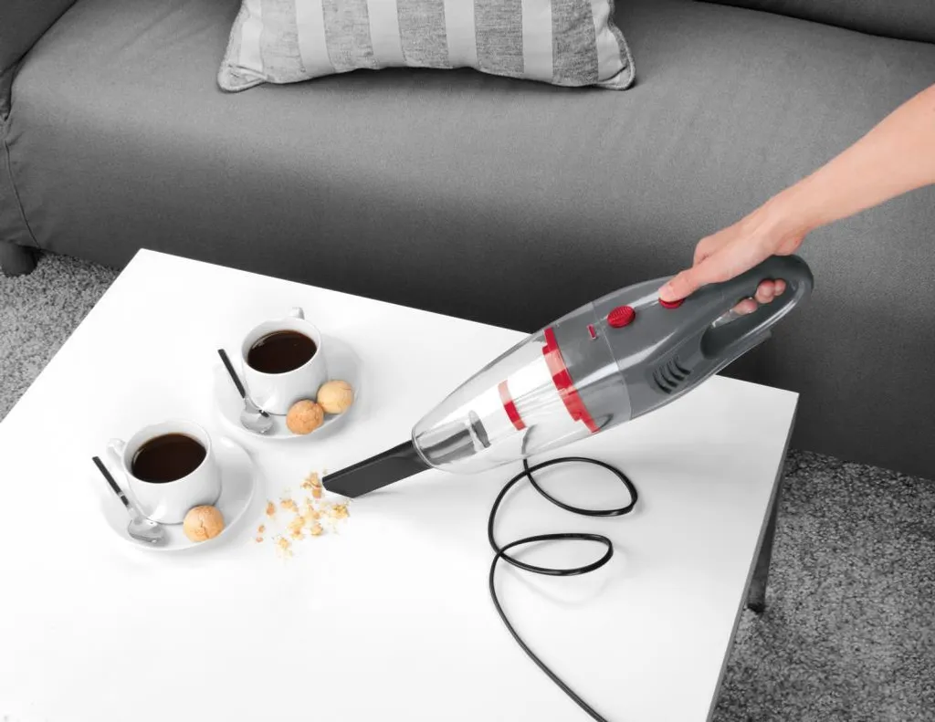 Aspirateur balai 2 en 1 Beldray 600W idéal pour petits appartements 1L