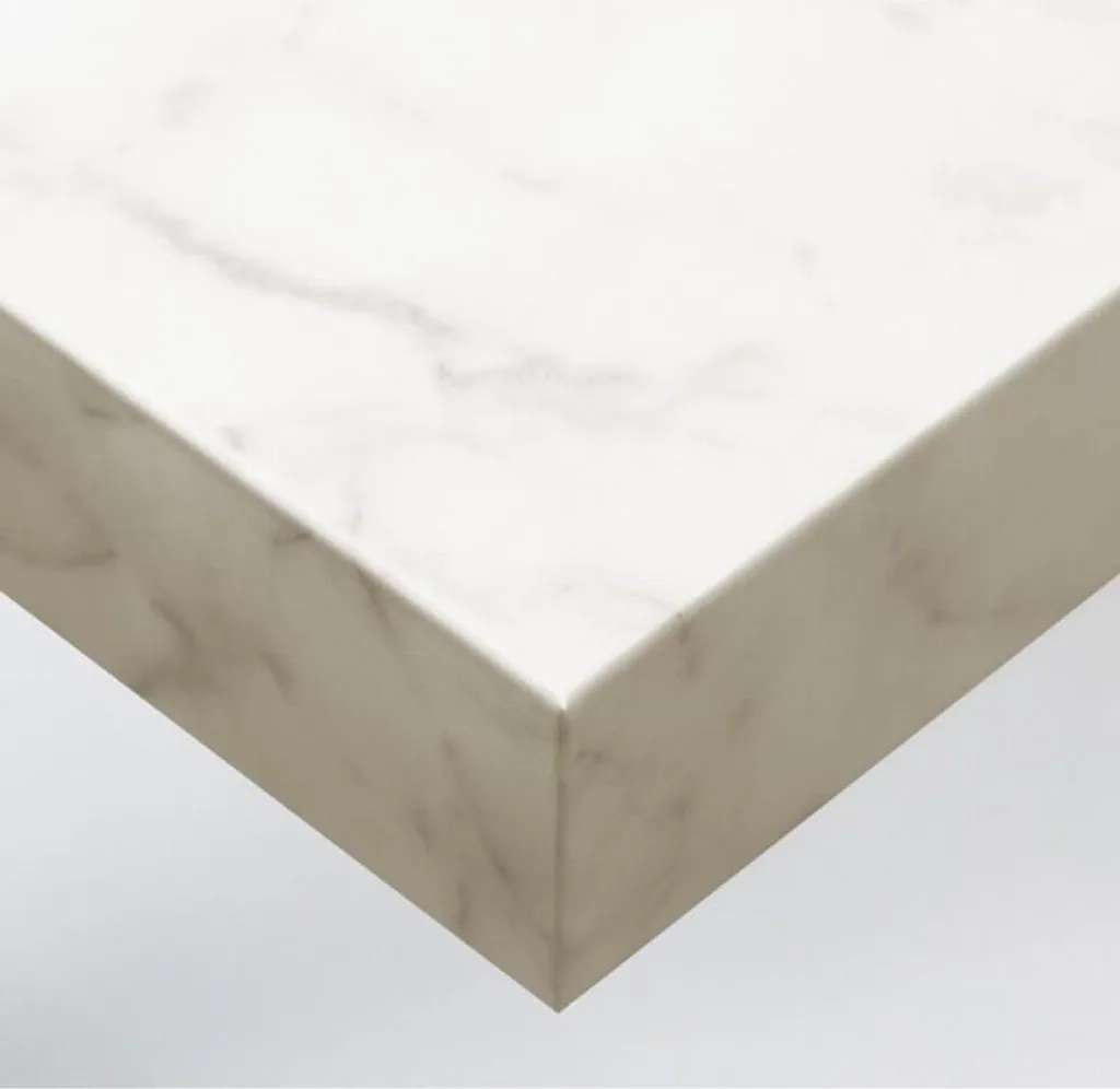 Relooking cuisine avec le film adhésif marbre blanc délavé 122 cm