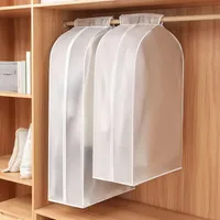 Staubschutz Kleiderschutzhülle, Atmungsaktiv 90 x 110 cm, Dickere  Kleidersack Lang Staubdicht Schutz vor Feuchtigkeit Garderobenständer  Kleidung Transparentes Fenster mit Klettverschluss (Schwarz) : :  Küche, Haushalt & Wohnen