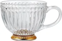 Liliengestreifter Glasbecher mit Goldfuß 430 ml