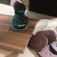 Navaris 100x Klett Schleifpapier rund für Exzenterschleifer - 40-400 Körnung ø 125mm Schleifscheiben Set für Holz Holzwerkstoffe Spanplatte Metall