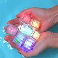 Hračka do kúpeľa s kockami ľadu LED | CUBEBATH