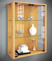 Udina Vitrinenschrank wandhängend mit 2 Glastüren und Licht Buche Nachbildung.