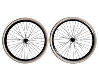 Paar Räder mit Reifen und Schläuchen - 28" (Creme)