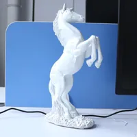 Pferdestatue aus Kunstharz als Schreibtischdekoration, Weiß