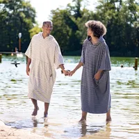 HOMELEVEL Badeponcho Damen und Herren - Surf Poncho aus 100% Baumwolle - Tuch für Erwachsene - Unisex Bademantel - Badetuch mit Kapuze