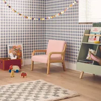 sweeek - Skandinavischer Kindersessel mit Holzgestell und Bouclé-Bezug - Rosa