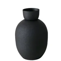 Černá kovová váza MAYNAR, 17 cm