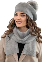 Vivisence damen baskenmütze mit bommel eleganter wintermütze und schal set warm kopfbedeckung und halsbedeckung an winter und herbst warm dick, winterset für frauen, hergestellt in der eu, hellgrau, e