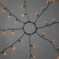 Konstsmide LED Baummantel mit Ring, 8 Stränge à 70 Dioden, vormontiert, mit Glimmereffekt, 560 bernsteinfarbene Dioden (280 glimmend), 24V Außentrafo, schwarzes Kabel - 6322-810