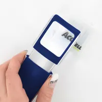Lupa s LED osvětlením a 3x zvětšením, barva modrá, včetně 2 lithiových baterií CR1130