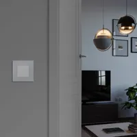 Navaris Design Lichtschalter aus Aluminium - Licht Schalter mit Rahmen aus Aluminium - Einbauschalter - Aufputz Wandschalter in Silber