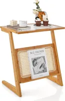 COSTWAY Bambusowy stolik boczny, stolik kawowy w kształcie litery Z z rattanowym uchwytem na czasopisma i szklanym blatem Stolik Sofa do sypialni, salonu, 51,5 x 37 x 58 cm