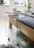 Beistelltisch aus Glas formgebogen mit Rollen