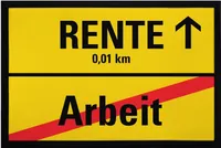 Fußmatte Rentner Rente Arbeit Ortsschild personalisierbar Parodie lustig Bier rutschfest & waschbar Moonworks® schwarz 60x40cm