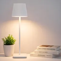 7MAGIC LED Dimmbare Akku Tischlampe Kabellose, Wiederaufladbar Warme Lichtfarbe Tischleuchte mit USB Ladestation, IP54 Wasserdichte, Weiß