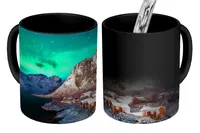 MuchoWow® Magický pohár Polárna žiara - Hory - Nórsko 350 ml Pohár na zmenu farby Darček Nápad na darček - Foto hrnček