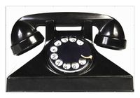 Wallario Wandbild Altes schwarzes Retro-Telefon mit Wählscheibe frontal, Größe: 61 x 91,5 cm, Poster mit rahmenlosen Bildhalter