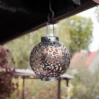 Navaris Metall LED Solarlaterne außen - Tragegriff - 16cm - cooler Schatteneffekt - Orientalische Garten Solar Laterne - Gartendeko Lampe Silber