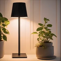 7MAGIC LED Dimmbare Akku Tischlampe Kabellose, Wiederaufladbar Warme Lichtfarbe Tischleuchte mit USB Ladestation, IP54 Wasserdichte, Schwarz
