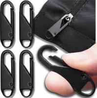 Sada 4 kusů černých kovových přívěsků na zip