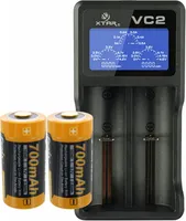 2 akumulatory litowo-jonowe CR123A o pojemności do 760 mAh i ładowarka USB z dużym wyświetlaczem, o prądzie ładowania do 0,5 Ah
