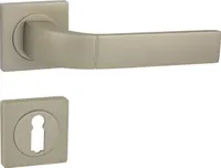 DOMINO Türgriff Drückergarnitur BB-Buntbart Set | mit quadratischen BB Rosetten | Türklinke für Zimmertür, Bürotür, Kellertür & Innentür | Türbeschläge aus Aluminium  |Satin Nickel Velvet Türdrückergarnitur | FOKUS-QR M91