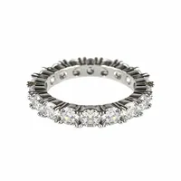 Ring mit Strasssteinen
