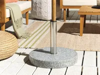 BELIANI Sonnenschirmständer Grau Granit ⌀ 45 cm Rund mit Edelstahlrohr Modern Garten Terrasse Balkon Outdoor Außenbereich Ausstattung Zubehör