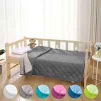 WOMETO dětská přikrývka z mikrovlákna v oboustranném designu 135x200 - šedá a světle šedá odolná proti varu 95° Lehká přikrývka Deka na plazení pro teplé dny Lze použít bez přikrývky I barevná a pestrá šedá/světle šedá
