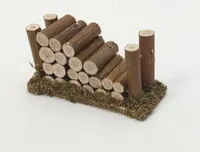 Holzstapel aus Holz. Krippenzubehör für Weihnachtskrippe. 8x3,2x4 cm