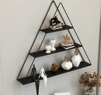 Nástenná polica "Polvijärvi" s 3 policami 70 x 9 x 59 cm v tvare pyramídy čierna