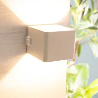 BRILLIANT biele prenosné nástenné svetlo LED ISEO pre exteriér | 300 lm 3000 K | dobíjanie cez USB | detektor pohybu