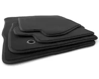 AUTOELEGANCETUNING - AUTOELEGANCETUNING - Fußmatten Set für Ford Fiesta MK7  2011-2017 Matten Autoteppiche Rand Rot